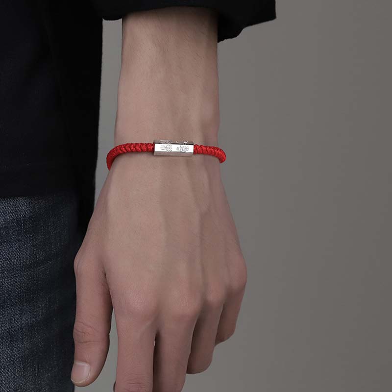 Pulsera Hilo Rojo Grabada (Plata de Ley)