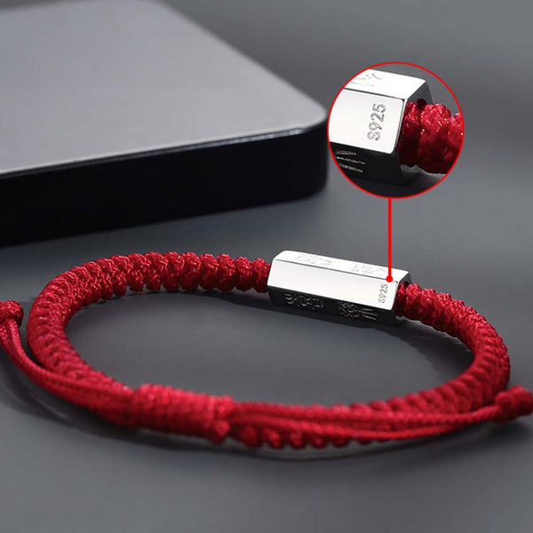 Pulsera Hilo Rojo Grabada (Plata de Ley)