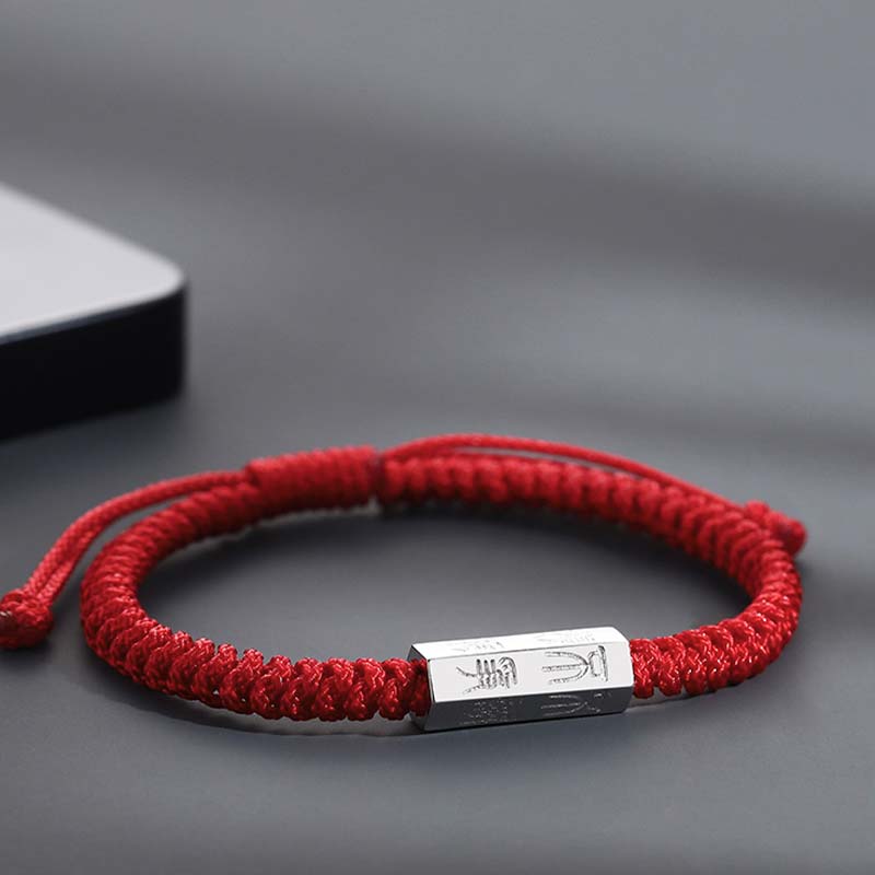 Pulsera Hilo Rojo Grabada (Plata de Ley)